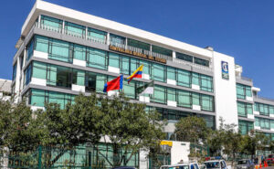 Contraloría ratificó responsabilidades civiles por USD 11,6 millones para servidores de hospitales del Ministerio de Salud Pública, debido a irregularidades en la adquisición de medicamentos y dispositivos médicos