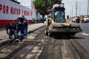 Avanza el plan de mantenimiento vial con nueva carpeta asfáltica en la Av. 25 de julio