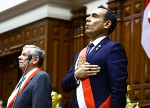 Nuevo Presidente de Perú reunió a altos mandos de Fuerzas Armadas y Policía Nacional