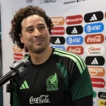 Javier se sabe todas. Es un entrenador que sabe manejar bien al grupo, Guillermo Ochoa