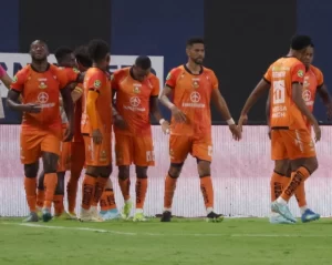 Libertad gana de visitante al líder Independiente del Valle