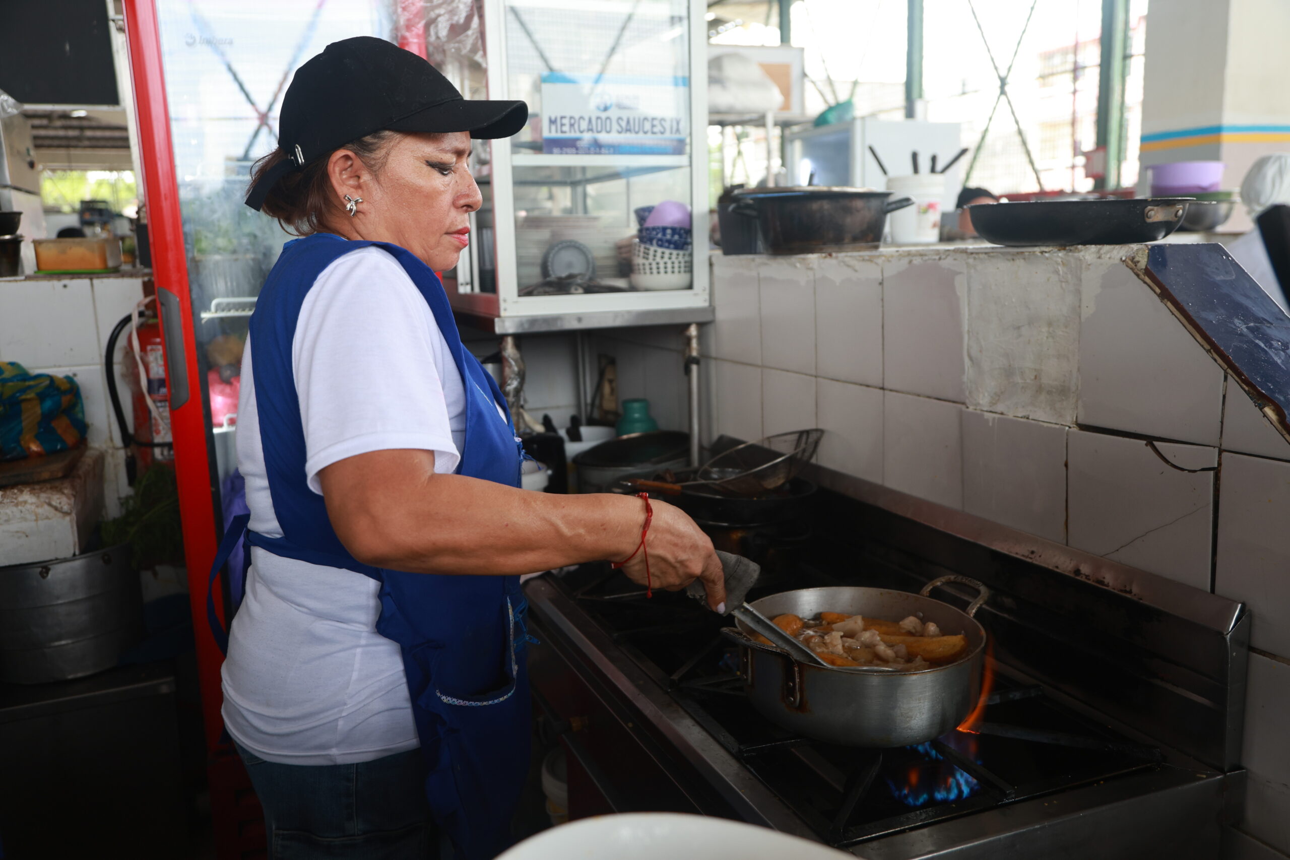 El sabor del esfuerzo familiar se sirve cada mañana en el Mercado de Sauces IX