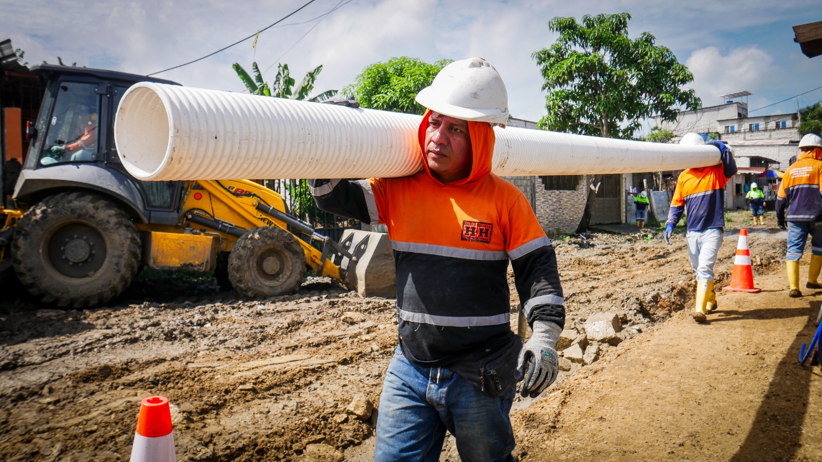 Obras de agua potable, alcantarillado y drenaje mejoran la calidad de vida en distintos sectores