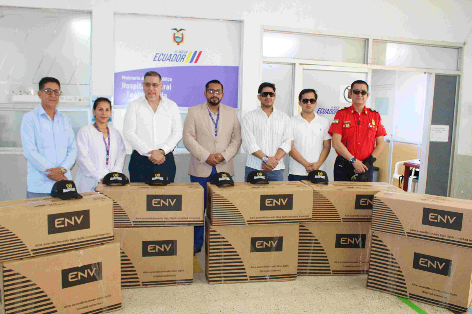 Empresa privada donó siete aires acondicionados al Hospital General Teófilo Dávila