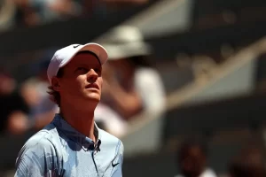 Jannik Sinner cae en segunda ronda de Roland Garros
