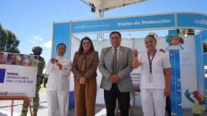 Gobierno de Daniel Noboa prioriza la salud preventiva con la entrega de una flota de 40 vehículos refrigerados para distribución de vacunas y el lanzamiento del manual de inmunizaciones 2026