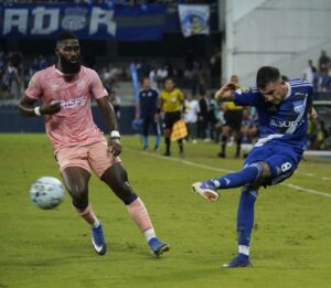 Emelec gana por la mínima a Universidad Católica en Liga Ecuabet