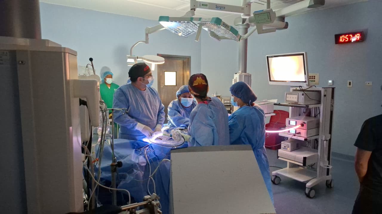 Gobierno del Presidente Daniel Noboa potencia las cirugías laparoscópicas ginecológicas con tecnología de alta precisión en el Hospital IESS Los Ceibos