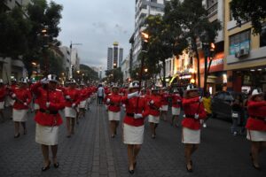 Tradición, memoria y vocación de servicio se unieron en el Desfile de Antorchas de los Bomberos de Guayaquil