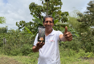 Gobierno Nacional canaliza USD 75.000 para mejorar la producción de 44 caficultores de Manabí