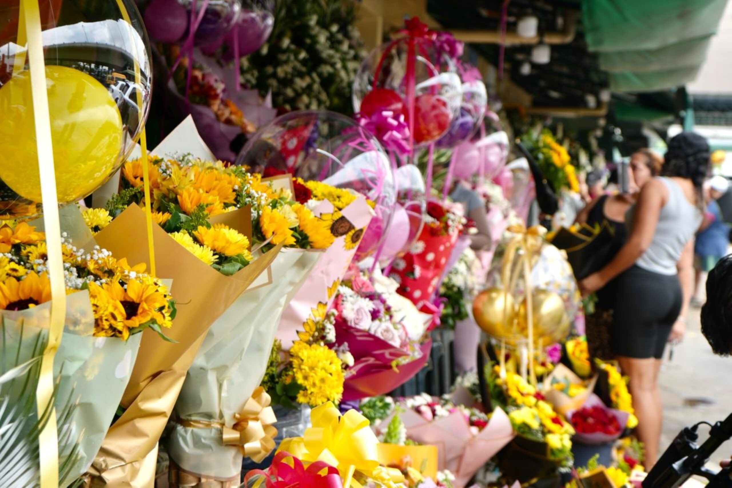 Mercado de las Flores se viste de amarillo para recibir una época con tintes de tradición