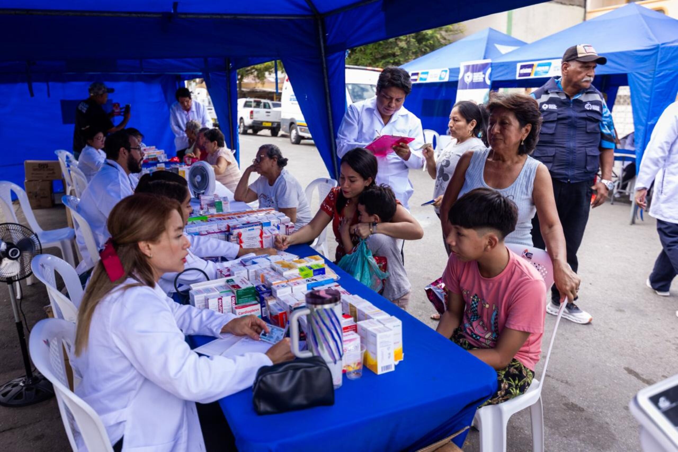 Moradores del Suburbio accedieron a servicios médicos gratuitos del Municipio