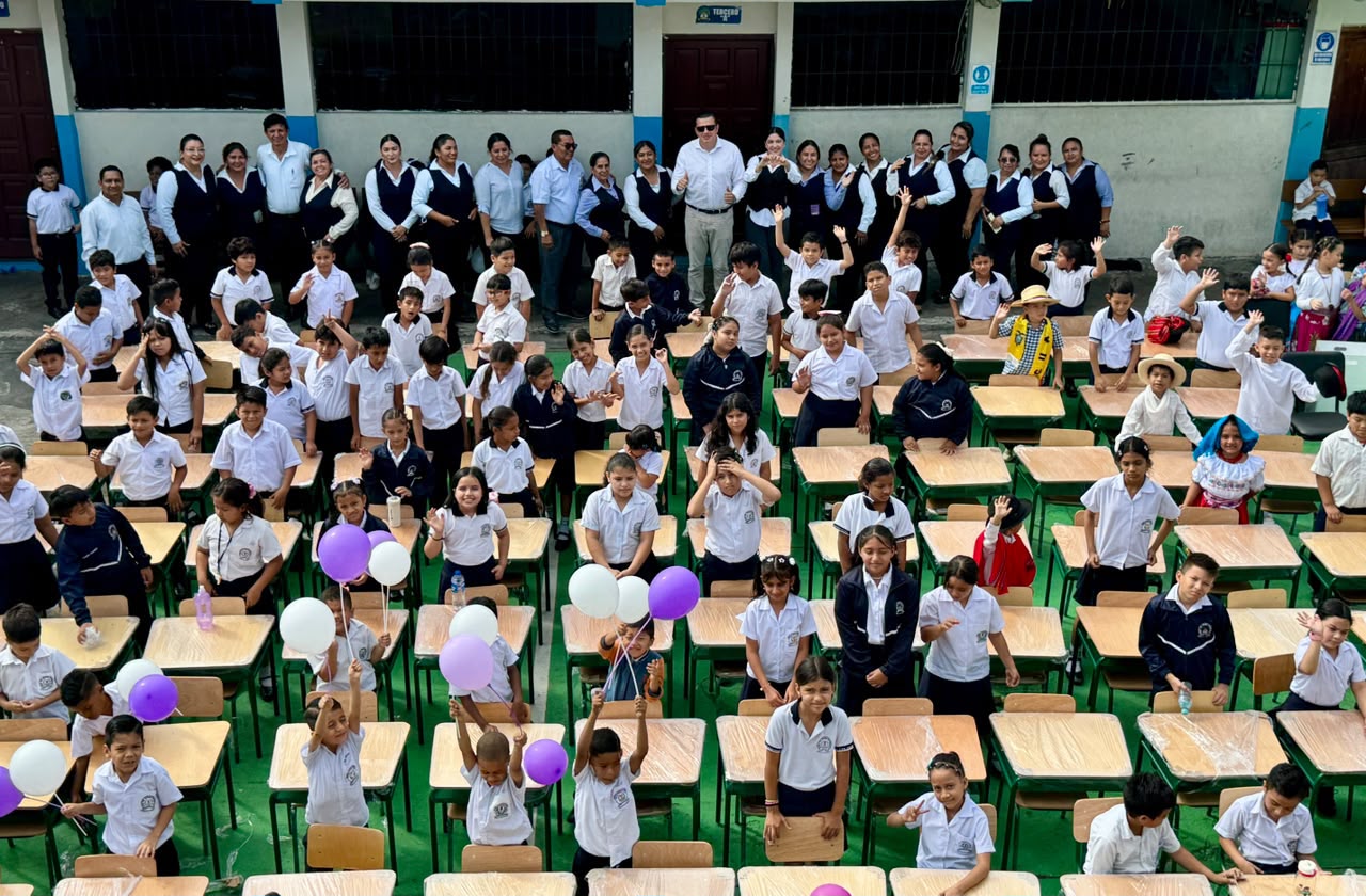 MINEDEC Zona 7 dota de mobiliario a instituciones educativas, garantizando una educación de calidad