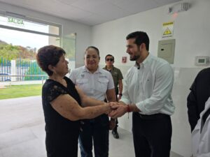 Gobierno de Daniel Noboa cumple y a través del IESS entregó 1.000 dosis de insulina en dispensarios rurales de Manabí