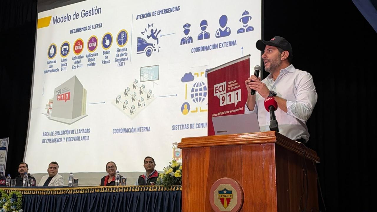 Más de 1.200 estudiantes participaron en jornada de capacitación y simulacro en Guayaquil