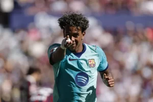 FCBarcelona sigue de líder en Liga Española al derrotar al Valencia