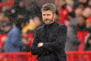 Directiva del Manchester United le siguen dando confianza a Michael Carrick