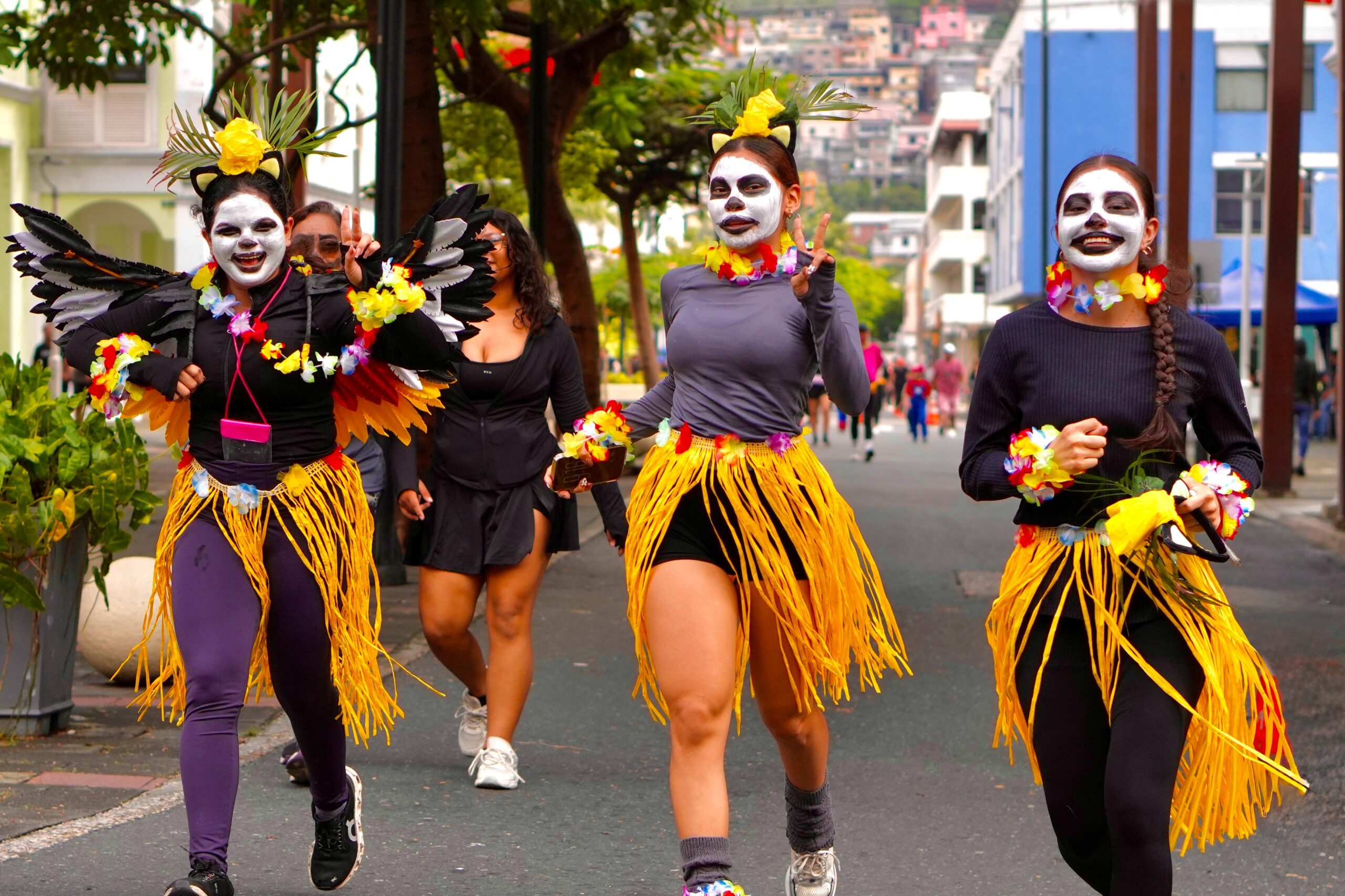 Deportistas celebraron Halloween recorriendo 5k en Ruta Centro