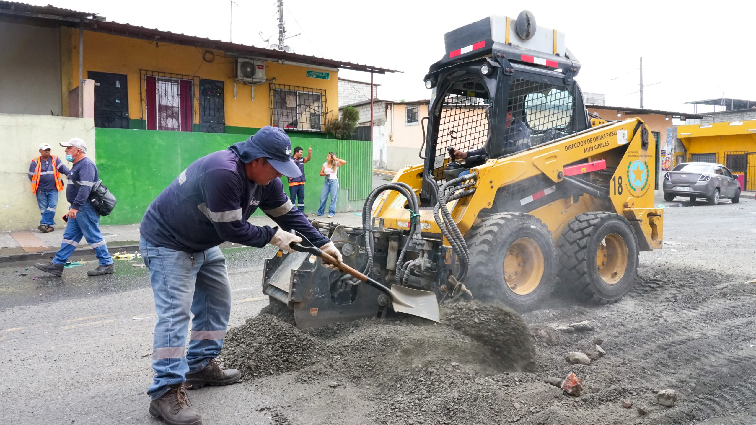 24 frentes de mantenimiento vial fueron desplegados esta semana en la ciudad