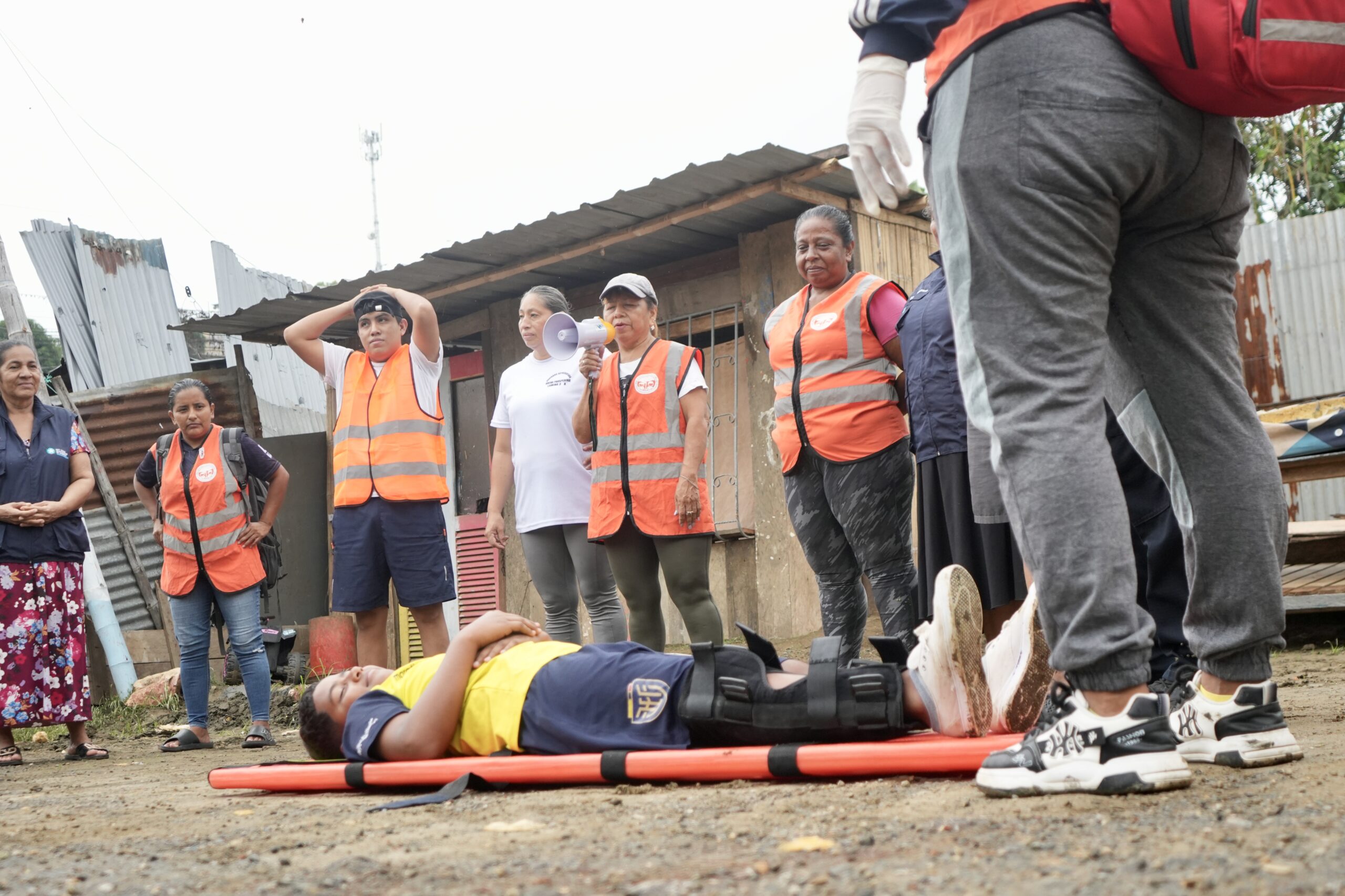 Entre evacuaciones y rescates simulados, los barrios pusieron a prueba su preparación