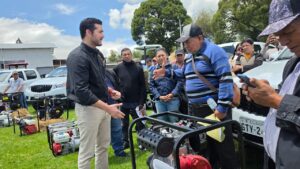 Más de USD 1 millón reciben productores de la Sierra, en tractores, camionetas y bombas para enfrentar a El Niño